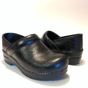 Dansko Womens Clogs Shoes Black Tooled Leather 36